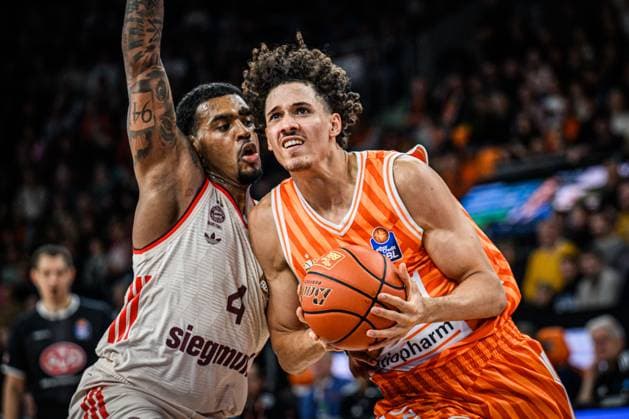 Neu Ulm, Germany, 23 11 25 Xavier Rathan Mayes FC Bayern Basketball and Alec Anigbata ratiopharm ulm battle for the ball during the Basketball Bundesliga match between ratiopharm ulm vs FC Bayern Basketball at the ratiopharm Arena on November 23, 2025 in Neu Ulm, Germany Photo by Harry Langer DeFodi Images ratiopharm Arena, Germany, 23 11 25 Xavier Rathan Mayes FC Bayern Basketball and Alec Anigbata ratiopharm ulm battle for the ball during the Basketball Bundesliga match between ratiopharm ulm vs FC Bayern Basketball at Neu Ulm on November 23, 2025 in ratiopharm Arena, Germany Photo by Harry Langer DeFodi Images Photo by Harry Langer DeFodi Images
