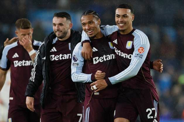 Leeds United v Aston Villa - Premier League John McGinn, Boubacar Kamara and Morgan Rogers of Aston Villa celebrate after winning the Premier League match between Leeds United and Aston Villa at Elland Road on November 23, 2025 in Leeds, England. Leeds Elland Road England United Kingdom Copyright: xRichardxSellers Sportsphoto APLx 14142447