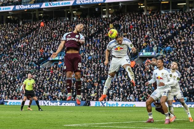 Premier League Leeds United v Aston Villa Noah Okafor of Leeds United heads clear during the Premier League match Leeds United vs Aston Villa at Elland Road, Leeds, United Kingdom, 23rd November 2025 (Photo by Alfie Cosgrove News Images) Leeds Elland Road West Yorkshire United Kingdom Copyright: xAlfiexCosgrove NewsxImagesx