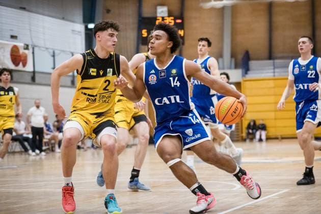 Jeremie Fotso Sighom CATL Basketball Loewen Erfurt, 14 vs Lars Danziger Porsche BBA, 02 GER, Porsche BBA Ludwigsburg CATL Basketball Loewen Erfurt, 2 Barmer Basketball Bundesliga, ProB Sued, Saison 2025 2026, 23 11 2025 GER, Porsche BBA Ludwigsburg CATL Basketball Loewen Erfurt, 2 Barmer Basketball Bundesliga, ProB Sued, Saison 2025 2026, 23 11 2025 Ludwigsburg Copyright: xSandyxDinkelackerx EP_EER