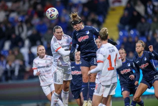 DEU, Hoffenheim, TSG Hoffenheim vs FC Bayern München, Google Pixel Bundesliga, DFB, Saison 2526, Dietmar Hopp Stadion, 11 Spieltag, im Bild v l n r Vanessa Gilles Bayern München 2 , WiÃ lle Douma Hoffenheim 13 DFB DFL REGULATIONS PROHIBIT ANY USE OF PHOTOGRAPHS AS IMAGE SEQUENCES AND OR QUASI VIDEO, 23 11 2025, Copyright: HMBxMedia HendrikxHamelau