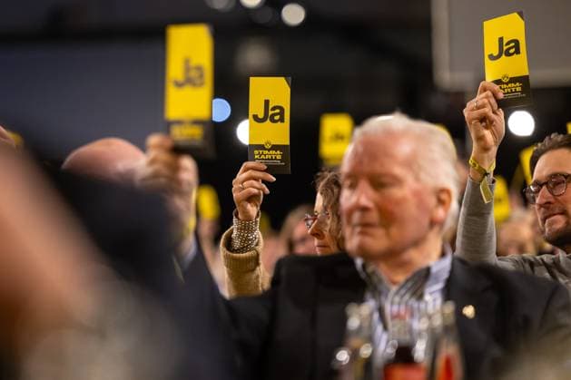 23 11 2025, Football, Season 2025 2026, 1 Bundesliga, General Meeting Borussia Dortmund, Voting at the BVB General Meeting, Dortmund Messe Wetsfalenhalle NRW Germany xRHR PHOTO DEx Copyright: DennisxEwert RHR-FOTOx RHR-FOTO DE