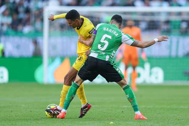 ESP: Real Betis - Girona FC. La Liga EA Sports. Date 13 Azzedine Ounahi of Girona FC and Marc Bartra of Real Betis during the La Liga EA Sports match between Real Betis and Girona FC played at La Cartuja Stadium on November 23, 2025 in Sevilla, Spain. kpng Copyright: xAntonioxPozox xPRESSINx AP_251123_BET_GIR_006