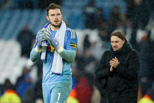 Leeds United v Aston Villa - Premier League Lucas Perri, goalkeeper of Leeds United applauds the fans after the Premier League match between Leeds United and Aston Villa at Elland Road on November 23, 2025 in Leeds, England. Leeds Elland Road England United Kingdom Copyright: xRichardxSellers Sportsphoto APLx 14142453