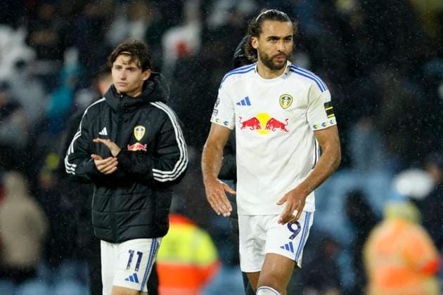 Leeds United v Aston Villa - Premier League Brenden Aaronson and Dominic Calvert-Lewin of Leeds United applauds the fans after the Premier League match between Leeds United and Aston Villa at Elland Road on November 23, 2025 in Leeds, England. Leeds Elland Road England United Kingdom Copyright: xRichardxSellers Sportsphoto APLx 14142454