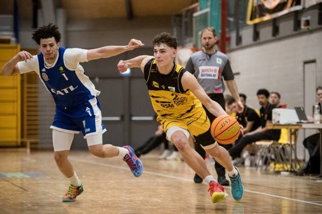 Lars Danziger Porsche BBA, 02 vs Michael Tyrone Mitchell CATL Basketball Loewen Erfurt, 01 GER, Porsche BBA Ludwigsburg CATL Basketball Loewen Erfurt, 2 Barmer Basketball Bundesliga, ProB Sued, Saison 2025 2026, 23 11 2025 GER, Porsche BBA Ludwigsburg CATL Basketball Loewen Erfurt, 2 Barmer Basketball Bundesliga, ProB Sued, Saison 2025 2026, 23 11 2025 Ludwigsburg Copyright: xSandyxDinkelackerx EP_EER