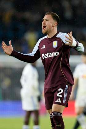 Leeds United v Aston Villa - Premier League Matty Cash of Aston Villa celebrates after winning the Premier League match between Leeds United and Aston Villa at Elland Road on November 23, 2025 in Leeds, England. Leeds Elland Road England United Kingdom Copyright: xRichardxSellers Sportsphoto APLx 14142457