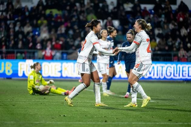 Momoko Tanikawa FC Bayern Muenchen, 18 , Barbara Dunst FC Bayern Muenchen, 28 celebrating the goal for 1 4, GER, TSG 1899 Hoffenheim vs FC Bayern Muenchen, Football Google Pixel Womens Bundesliga, Matchday 11, Season 2025 2026, 23 11 2025 DFB regulations prohibit any use of photographs as image sequences and or quasi video GER, TSG 1899 Hoffenheim vs FC Bayern Muenchen, Fußball Google Pixel Frauen Bundesliga, 11 Spieltag, Saison 2025 2026, 23 11 2025 Hoffenheim Copyright: xEibner-Pressefoto Memmlerx EP_MMR