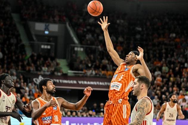 GER, BBL, ratiopharm Ulm vs FC Bayern Munich 23 11 2025, ratiopharm arena, Neu Ulm, GER, BBL, ratiopharm Ulm vs FC Bayern Munich, pictured Malik Osborne Ulm, 10 , Mohamed Diakite Ulm, 5 nordphotoxGmbHx xHafner nph00200