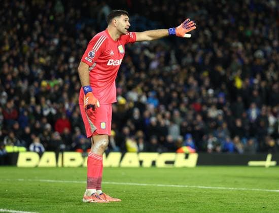 Leeds United v Aston Villa Premier League 23 11 2025. Goalkeeper Emiliano Martinez of Aston Villa during the Premier League match between Leeds United and Aston Villa at Elland Road, Leeds, England on 23 November 2025. Leeds Elland Road West Yorkshire England Editorial use only DataCo restrictions apply See www.football-dataco.com , Copyright: xRyanxBrownex PSI-23236-0095
