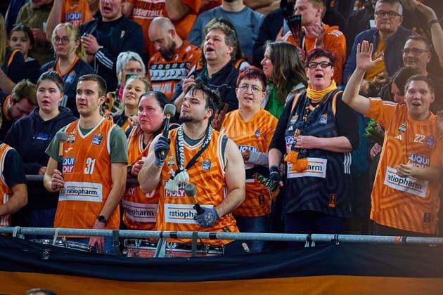 Drums of the fans of ratiopharm ulm GER, ratiopharm ulm vs FC Bayern, Basketball, Matchday 8, EasyCredit Bundesliga, Season 2025 2026, 23 11 2025 GER, ratiopharm ulm vs FC Bayern, Basketball, Matchday 8, EasyCredit Bundesliga, Season 2025 2026, 23 11 2025 New Ulm Copyright: xEibner-Pressefoto GeraldxOelze-dexStoppanyx EP_ODS