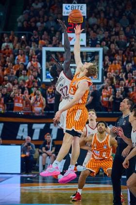 Tip Off Wenyen Gabriel FC Bayern, 32 and Christian Sengfelder ratiopharm ulm, 43 GER, ratiopharm ulm vs FC Bayern, Basketball, Matchday 8, EasyCredit Bundesliga, Season 2025 2026, 23 11 2025 GER, ratiopharm ulm vs FC Bayern, Basketball, Matchday 8, EasyCredit Bundesliga, Season 2025 2026, 23 11 2025 New Ulm Copyright: xEibner-Pressefoto GeraldxOelze-dexStoppanyx EP_ODS