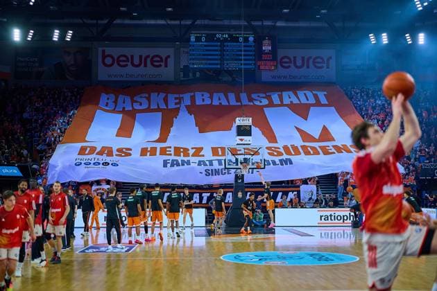 Basketball City Ulm, Fans of ratiopharm ulm GER, ratiopharm ulm vs FC Bayern, Basketball, Matchday 8, EasyCredit Bundesliga, Season 2025 2026, 23 11 2025 GER, ratiopharm ulm vs FC Bayern, Basketball, Matchday 8, EasyCredit Bundesliga, Season 2025 2026, 23 11 2025 New Ulm Copyright: xEibner-Pressefoto GeraldxOelze-dexStoppanyx EP_ODS