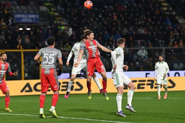 November 23, 2025, Cremona, Italy: Cremonese s Federico Baschirotto in action during the Italian Serie A soccer match between Us Cremonese and AS Roma at the Giovanni Zini stadium in Cremona, Italy, 23 November 2025. ANSA Gianluca Ricci Serie A; Cremonese Vs Roma  - ZUMAa110 20251123_zaf_a110_033 Copyright: xRiccixGianlucax
