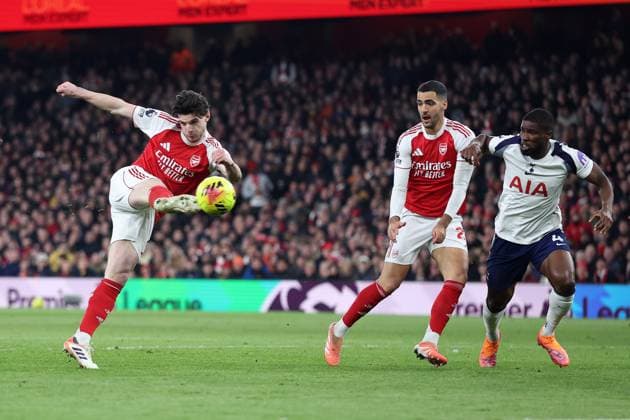 London, England, 23rd November 2025. Declan Rice of Arsenal shoots at goal but fails to score during the Arsenal vs Tottenham Hotspur Premier League match at the Emirates Stadium, London. Picture credit should read: David Klein Sportimage EDITORIAL USE ONLY. No use with unauthorised audio, video, data, fixture lists, club league logos or live services. Online in-match use limited to 120 images, no video emulation. No use in betting, games or single club league player publications. SPI_032_DK_Arsenal_Tottenham SPI-4307-0032