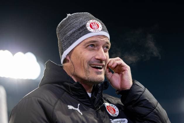 Hamburg, November 23, 2025 Soccer, 1 Bundesliga 2025 26, FC St Pauli 1 FC Union Berlin Alexander Blessin FC St Pauli, Coach DFL REGULATIONS PROHIBIT ANY USE OF PHOTOGRAPHS AS IMAGE SEQUENCES AND OR QUASI VIDEO