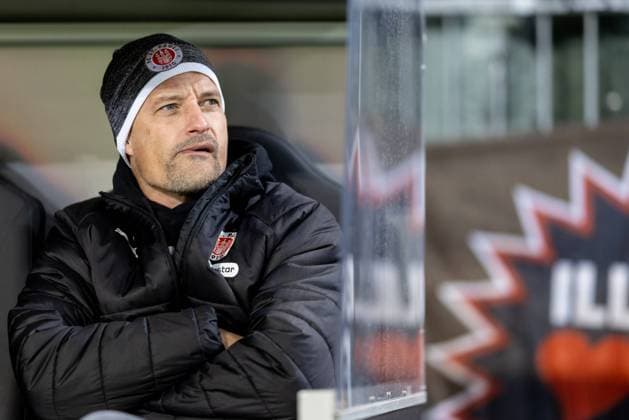 Hamburg, November 23, 2025 Soccer, 1 Bundesliga 2025 26, FC St Pauli 1 FC Union Berlin Alexander Blessin FC St Pauli, Coach DFL REGULATIONS PROHIBIT ANY USE OF PHOTOGRAPHS AS IMAGE SEQUENCES AND OR QUASI VIDEO