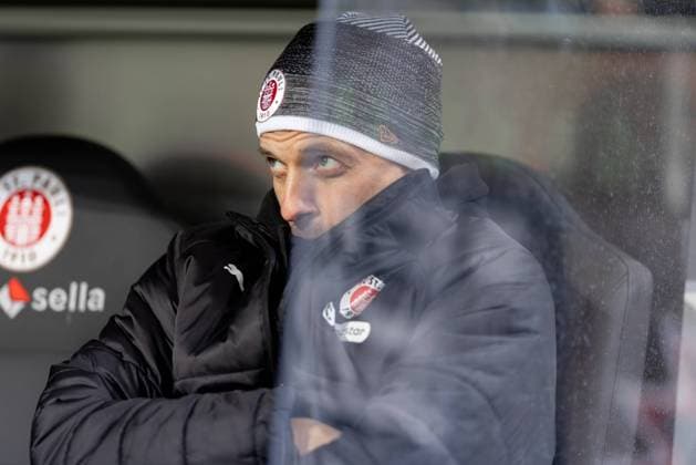 Hamburg, November 23, 2025 Soccer, 1 Bundesliga 2025 26, FC St Pauli 1 FC Union Berlin Alexander Blessin FC St Pauli, Coach DFL REGULATIONS PROHIBIT ANY USE OF PHOTOGRAPHS AS IMAGE SEQUENCES AND OR QUASI VIDEO