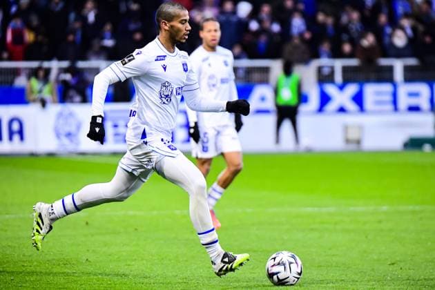 FOOTBALL : AJ Auxerre vs OL - Ligue 1 McDonalds - JournÃ e 13 - 23 11 2025 Clement Akpa (AJ Auxerre) AuxerreFrance  Copyright: xBaptistexAutissierx