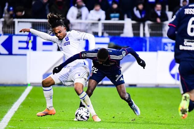 FOOTBALL : AJ Auxerre vs OL - Ligue 1 McDonalds - JournÃ e 13 - 23 11 2025 Sekou Mara (AJ Auxerre) Clinton Mata (OL) AuxerreFrance  Copyright: xBaptistexAutissierx