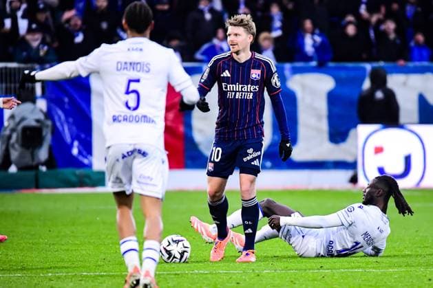 FOOTBALL : AJ Auxerre vs OL - Ligue 1 McDonalds - JournÃ e 13 - 23 11 2025 Pavel Sulc (OL) AuxerreFrance  Copyright: xBaptistexAutissierx
