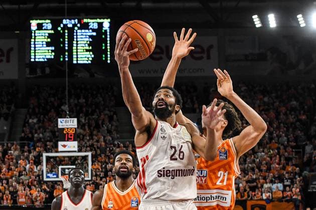 GER, BBL, ratiopharm Ulm vs FC Bayern Munich 23 11 2025, ratiopharm arena, Neu Ulm, GER, BBL, ratiopharm Ulm vs FC Bayern Munich, in the picture energetic effort of Spencer Dinwiddie Muenchen, 26 nordphotoxGmbHx xHafner nph00200