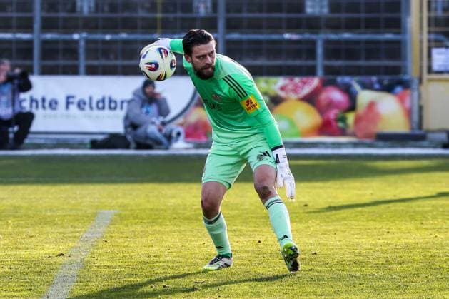 Phillip Menzel 13 1 FC Saarbruecken in action, TSV 1860 Muenchen vs 1 FC Saarbruecken, Football, Third League, DFL, Season 2025 2026, First Round, Matchday 15, 23 11 2025 DFB regulations prohibit any use of photographs as image sequences and or quasi video Muenchen Bayern Germany Copyright: xkolbert-press MartinxAgüerax