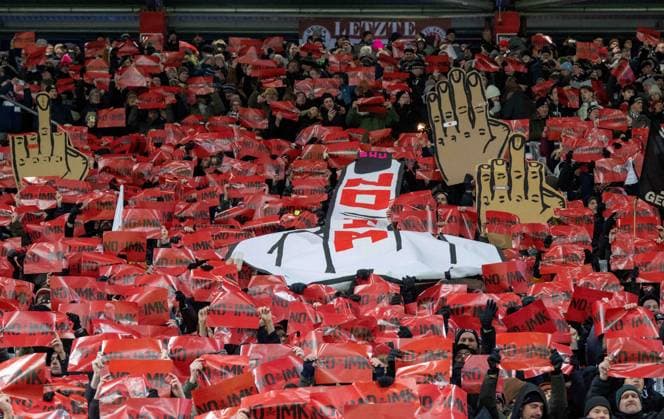 Football, Men, Season 2025 2026, 1 Bundesliga 11 Matchday , FC St Pauli 1 FC Union Berlin, the active fan scenes are silent for the first 12 minutes in protest against possible security measures that could be decided at the upcoming conference of interior ministers, 23 11 2025, Copyright: xMatthiasxKochx