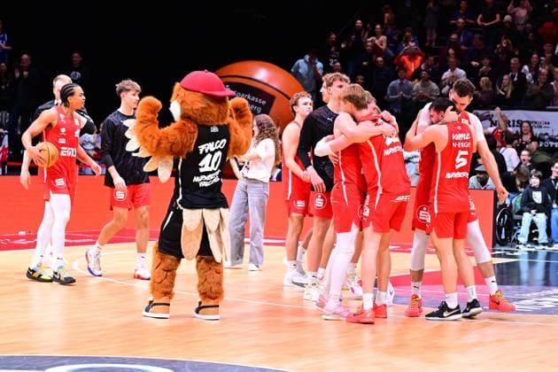 23 11 2025 Basketball Season 2025 2026 2 Bundesliga Pro A 10 Matchday Nuremberg Falcons Basketball Club NBC BBC Bayreuth AlSch xalxscx Falcons Nuremberg celebrate a narrow victory in the end