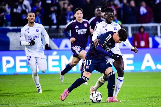FOOTBALL : AJ Auxerre vs OL - Ligue 1 McDonalds - JournÃ e 13 - 23 11 2025 Afonso Moreira (OL) Gideon Mensah (AJ Auxerre) AuxerreFrance  Copyright: xBaptistexAutissierx