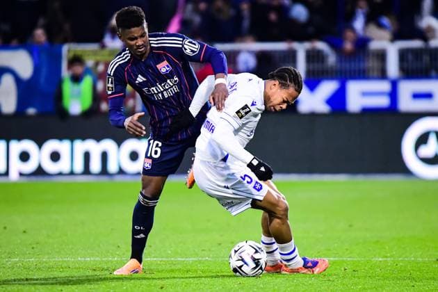 FOOTBALL : AJ Auxerre vs OL - Ligue 1 McDonalds - JournÃ e 13 - 23 11 2025 Moussa NiakhatÃ (OL) Kevin Danois (AJ Auxerre) AuxerreFrance  Copyright: xBaptistexAutissierx