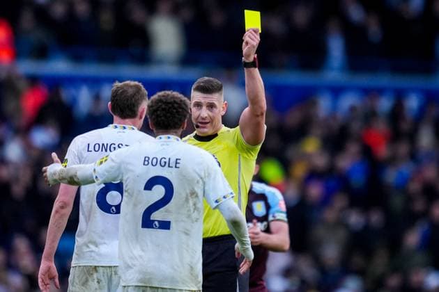 LEEDS, ENGLAND - NOVEMBER 23: Jayden Bogle of Leeds United receives a yellow card from referee Robert Jones during the Premier League match between Leeds United and Aston Villa at Elland Road on November 23, 2025 in Leeds, England. (Photo by Rene Nijhuis) SPO  Copyright: xRenexNijhuis