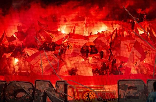 Soccer, Men, Season 2025 2026, 1 Bundesliga 11 Matchday , FC St Pauli 1 FC Union Berlin, Fans of Union ignite pyrotechnics, 23 11 2025, Copyright: xMatthiasxKochx
