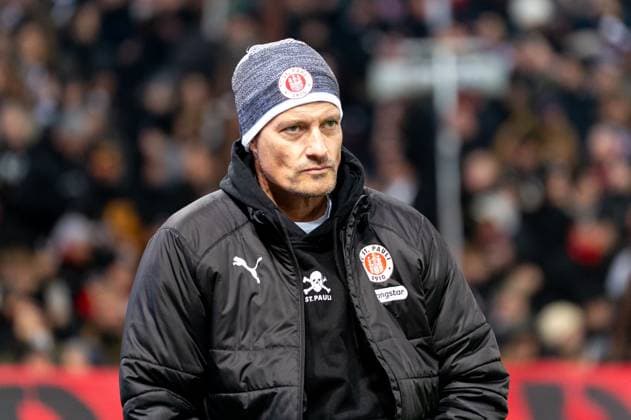 Alexander Blessin FC St Pauli, Coach , GER, FC St Pauli vs 1 FC Union Berlin, Football, Bundesliga, Matchday 11, Season 2025 2026, 23 11 2025 DFL REGULATIONS PROHIBIT ANY USE OF PHOTOGRAPHS AS IMAGE SEQUENCES AND OR QUASI VIDEO GER, FC St Pauli vs 1 FC Union Berlin, Football, Bundesliga, Matchday 11, Season 2025 2026, 23 11 2025 Hamburg Copyright: xEibner-Pressefoto MaxxVincenx EP_MVN