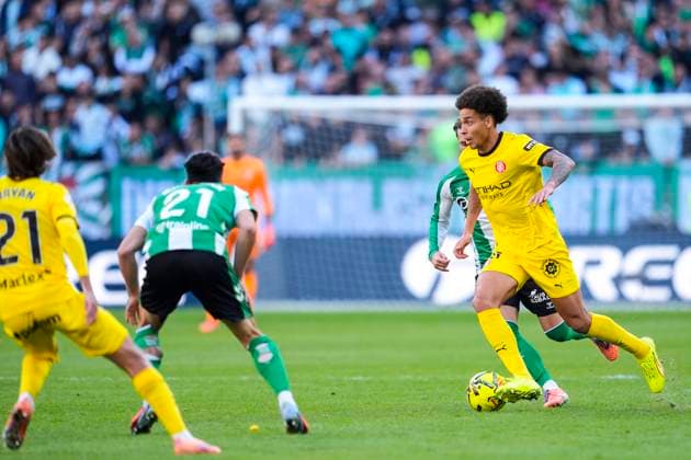 November 23, 2025, Sevilla, Sevilla, SPAIN: Axel Witsel of Girona FC in action during the Spanish league, LaLiga EA Sports, football match played between Real Betis and Girona FC at La Cartuja stadium on November 23, 2025, in Sevilla, Spain. Sevilla SPAIN - ZUMAa181 20251123_zaa_a181_139 Copyright: xJoaquinxCorcherox