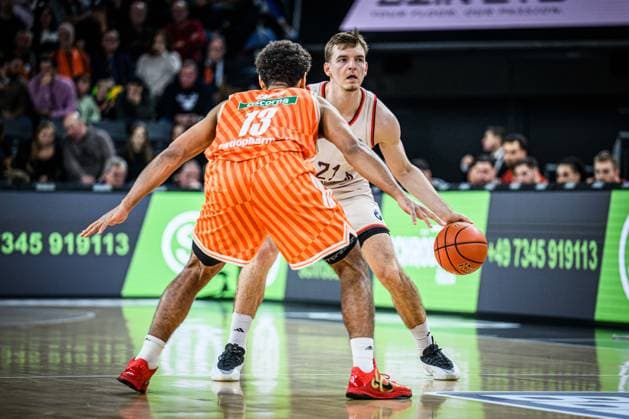 Neu Ulm, Germany, 23 11 25 Mark Smith ratiopharm ulm andJustus Hollatz FC Bayern Basketball battle for the ball during the Basketball Bundesliga match between ratiopharm ulm vs FC Bayern Basketball at the ratiopharm Arena on November 23, 2025 in Neu Ulm, Germany Photo by Harry Langer DeFodi Images ratiopharm Arena, Germany, 23 11 25 Mark Smith ratiopharm ulm andJustus Hollatz FC Bayern Basketball battle for the ball during the Basketball Bundesliga match between ratiopharm ulm vs FC Bayern Basketball at Neu Ulm on November 23, 2025 in ratiopharm Arena, Germany Photo by Harry Langer DeFodi Images Photo by Harry Langer DeFodi Images