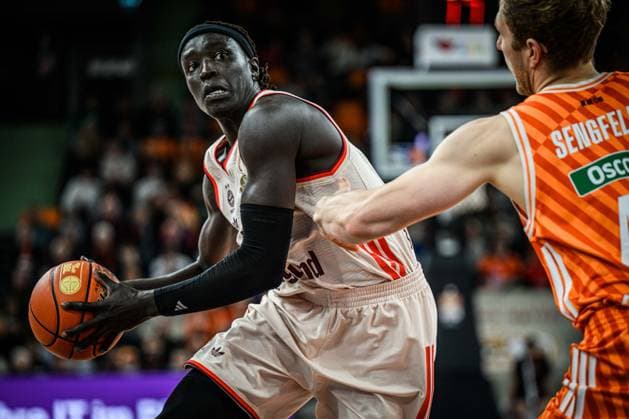 Neu Ulm, Germany, 23 11 25 Wenyen Gabriel FC Bayern Basketball and Christian Sengfelder ratiopharm ulm battle for the ball during the Basketball Bundesliga match between ratiopharm ulm vs FC Bayern Basketball at the ratiopharm Arena on November 23, 2025 in Neu Ulm, Germany Photo by Harry Langer DeFodi Images ratiopharm Arena, Germany, 23 11 25 Wenyen Gabriel FC Bayern Basketball and Christian Sengfelder ratiopharm ulm battle for the ball during the Basketball Bundesliga match between ratiopharm ulm vs FC Bayern Basketball at Neu Ulm on November 23, 2025 in ratiopharm Arena, Germany Photo by Harry Langer DeFodi Images Photo by Harry Langer DeFodi Images