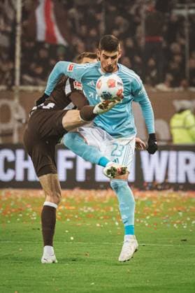 1 Bundesliga FC St Pauli vs 1 FC Union Berlin, 23 11 2025 Andrej Ili 1 FC Union Berlin, 23 vs Louis Oppie FC St Pauli, 23 Football, 1 Bundesliga, 11 Matchday FC St Pauli vs 1 FC Union Berlin on 23 11 2025 at Millerntor Stadion, Hamburg DFL REGULATIONS PROHIBIT ANY USE OF PHOTOGRAPHS AS IMAGE SEQUENCES AND OR QUASI VIDEO Copyright: xBEAUTIFULxSPORTS Tonhäuserx