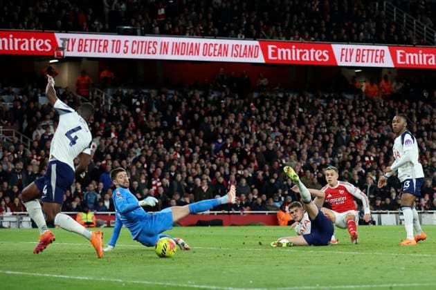Arsenal v Tottenham Hotspur - Premier League Leandro Trossard of Arsenal scores 1st goal during the Premier League match between Arsenal and Tottenham Hotspur at Emirates Stadium on November 23, 2025 in London, England. London Emirates Stadium England United Kingdom Copyright: xNigelxFrench Sportsphoto APLx 14142474