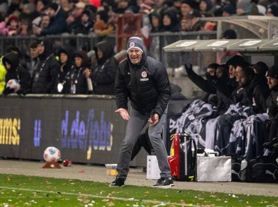 Soccer, Men, Season 2025 2026, 1 Bundesliga 11 Matchday , FC St Pauli 1 FC Union Berlin, Coach Alexander Blessin St Pauli , 23 11 2025, Copyright: xMatthiasxKochx