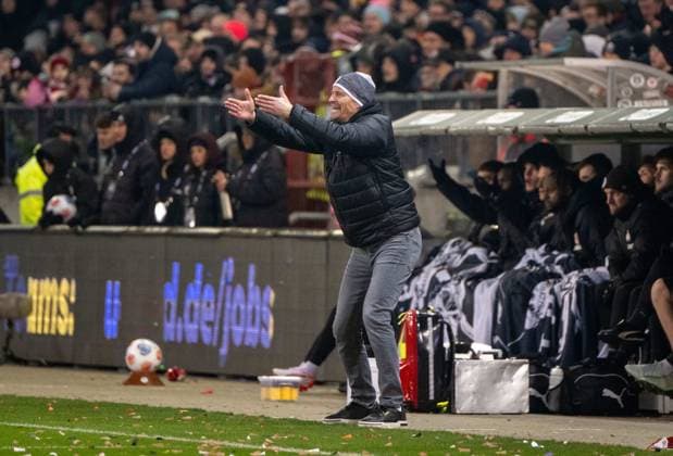 Soccer, Men, Season 2025 2026, 1 Bundesliga 11 Matchday , FC St Pauli 1 FC Union Berlin, Coach Alexander Blessin St Pauli , 23 11 2025, Copyright: xMatthiasxKochx