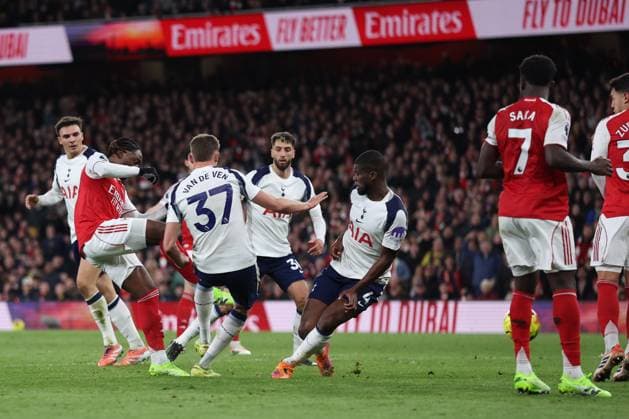 London, England, 23rd November 2025. Eberechi Eze of Arsenal scores to make it 2-0 during the Arsenal vs Tottenham Hotspur Premier League match at the Emirates Stadium, London. Picture credit should read: David Klein Sportimage EDITORIAL USE ONLY. No use with unauthorised audio, video, data, fixture lists, club league logos or live services. Online in-match use limited to 120 images, no video emulation. No use in betting, games or single club league player publications. SPI_070_DK_Arsenal_Tottenham SPI-4307-0069