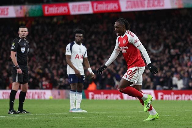 London, England, 23rd November 2025. Eberechi Eze of Arsenal celebrates after scoring to make it 2-0 during the Arsenal vs Tottenham Hotspur Premier League match at the Emirates Stadium, London. Picture credit should read: David Klein Sportimage EDITORIAL USE ONLY. No use with unauthorised audio, video, data, fixture lists, club league logos or live services. Online in-match use limited to 120 images, no video emulation. No use in betting, games or single club league player publications. SPI_071_DK_Arsenal_Tottenham SPI-4307-0070