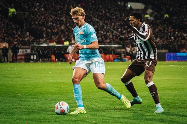 1 Bundesliga FC St Pauli vs 1 FC Union Berlin, 23 11 2025 Leopold Querfeld 1 FC Union Berlin, 14 vs Andréas Hountondji FC St Pauli, 27 Soccer, 1 Bundesliga, 11 Matchday FC St Pauli vs 1 FC Union Berlin on 23 11 2025 at Millerntor Stadion, Hamburg DFL REGULATIONS PROHIBIT ANY USE OF PHOTOGRAPHS AS IMAGE SEQUENCES AND OR QUASI VIDEO Copyright: xBEAUTIFULxSPORTS Tonhäuserx