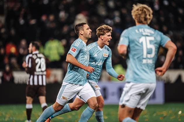 Soccer Men Season 2025 2026 Soccer Bundesliga 11 Matchday FC St Pauli vs 1 FC Union Berlin 23 11 2025 Goal celebration f l Rani Khedira 8, 1 FC Union Berlin , Aljoscha Kemlein 6, 1 FC Union Berlin and Tom Rothe 15, 1 FC Union Berlin Hamburg Millerntor Stadion Hamburg Germany