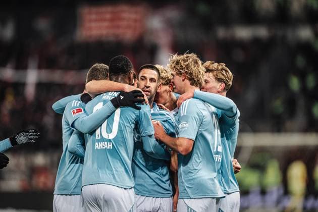 Soccer Men Season 2025 2026 Soccer Bundesliga 11 Matchday FC St Pauli vs 1 FC Union Berlin 23 11 2025 Rani Khedira 8, 1 FC Union Berlin Mitte scores a goal and cheers with the team Hamburg Millerntor Stadion Hamburg Germany