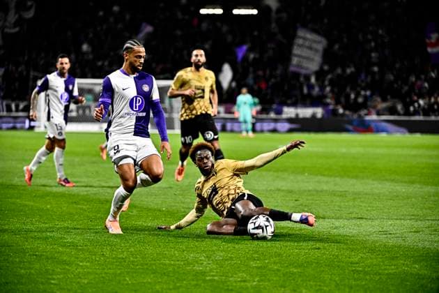 FOOTBALL : Toulouse vs Angers - 13eme Journee de Ligue 1 McDonald S - Toulouse - 23 11 2025 Jacques Ekomie (sco) vs Frank Magri (tfc) Toulouse  Copyright: xThierryxBretonx