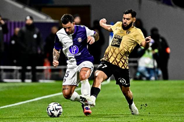 FOOTBALL : Toulouse vs Angers - 13eme Journee de Ligue 1 McDonald S - Toulouse - 23 11 2025 Aron Donnum (tfc) vs Amine Sbai (sco) Toulouse  Copyright: xThierryxBretonx