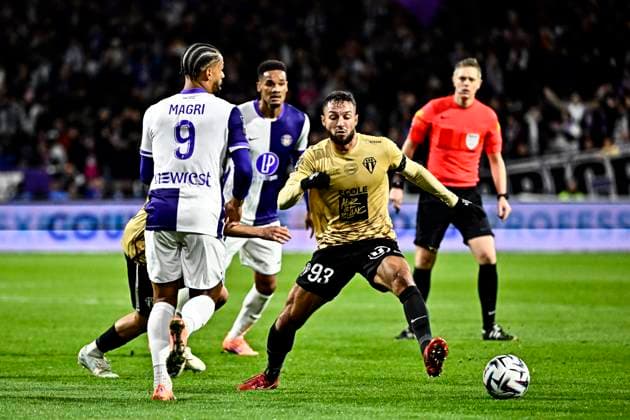 FOOTBALL : Toulouse vs Angers - 13eme Journee de Ligue 1 McDonald S - Toulouse - 23 11 2025 Haris Belkebkla (sco) Toulouse  Copyright: xThierryxBretonx