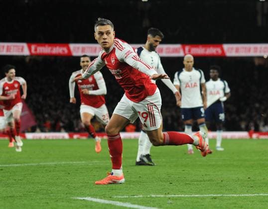Football - 2025 2026 Premier League - Arsenal vs Tottenham Hotspur - Emirates Stadium - 23rd November 2025. Leandro Trossard of Arsenal celebrates scoring goal no 1 at the Emirates stadium COLORSPORT Andrew Cowie 